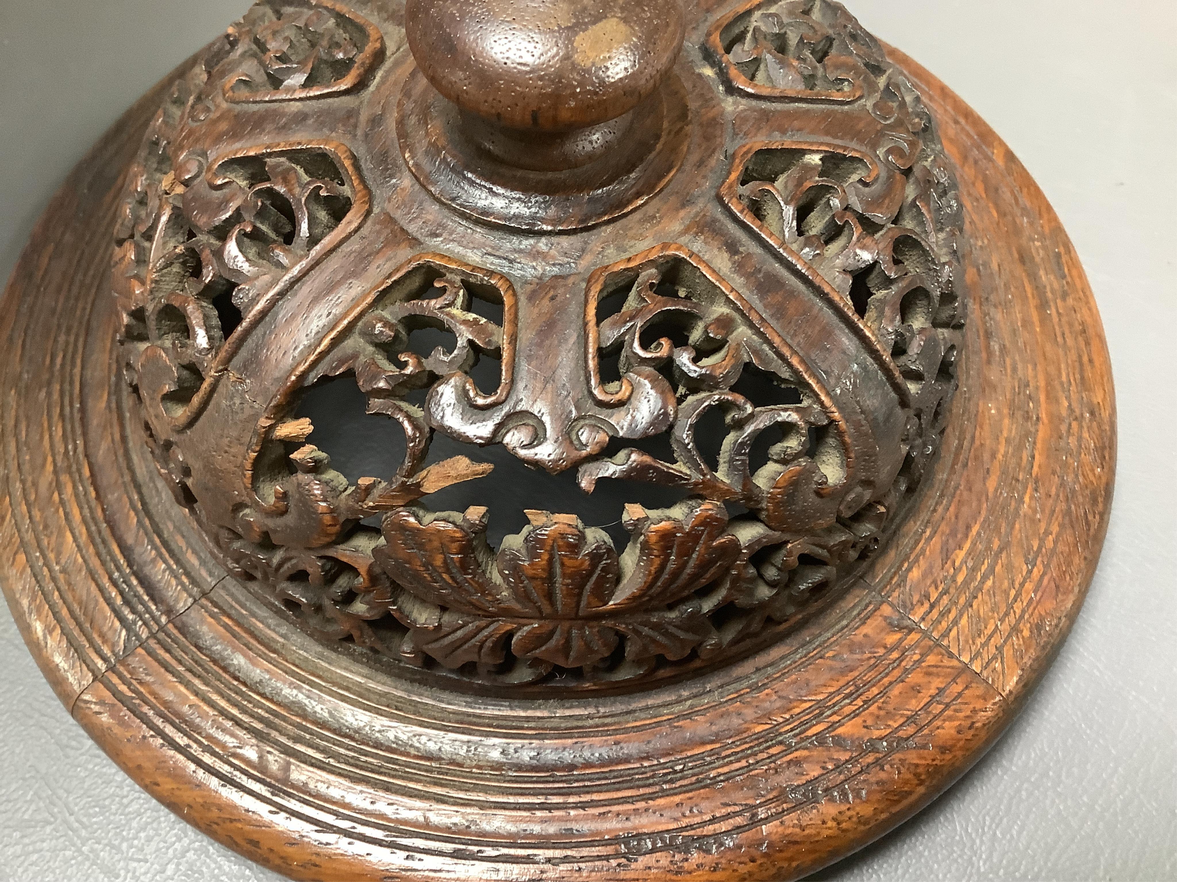 A Chinese wucai baluster jar, possibly Shunzhi / Kangxi period